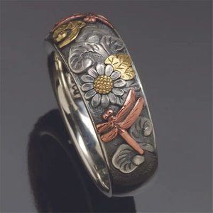 BEAUTIFUL band ring w/ colorful relief for women  sizes 6, 7, and a size 8  NWOT